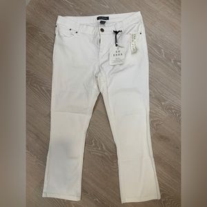 Generra NWT white flair crop pant